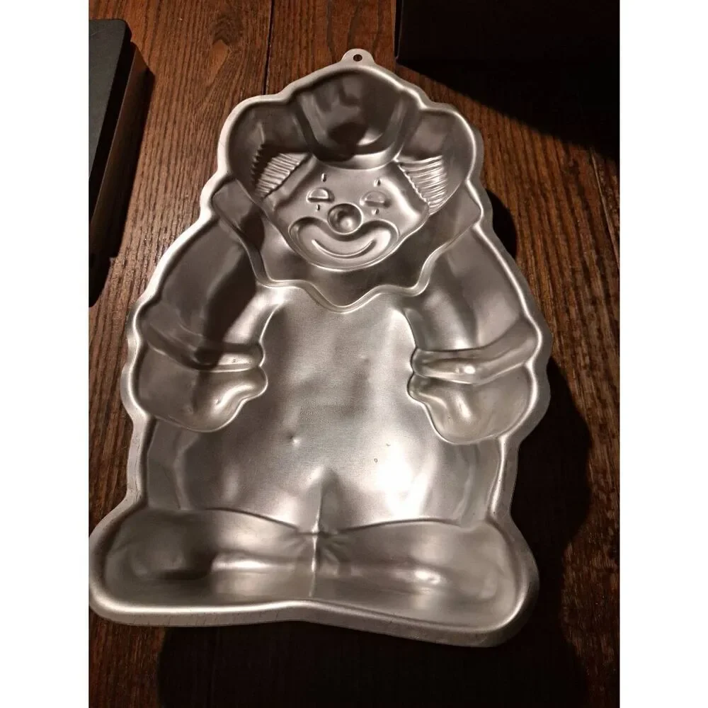 Vintage 1989 Wilton Clown Cake Pan 2105-9401 Full Body Aluminum Mold 13.5